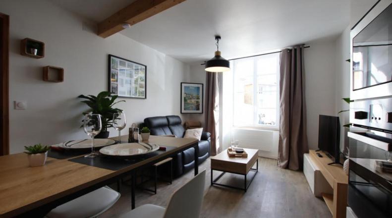 Le Saint Pierre Quartier Historique D'oloron Sainte Marie Apartment Oloron-Sainte-Marie