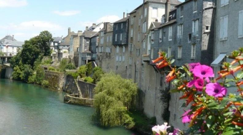 Le Saint Pierre Quartier Historique D'oloron Sainte Marie Apartment Oloron-Sainte-Marie