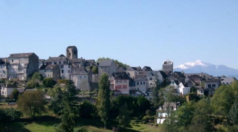 Le Saint Pierre Quartier Historique D'oloron Sainte Marie *